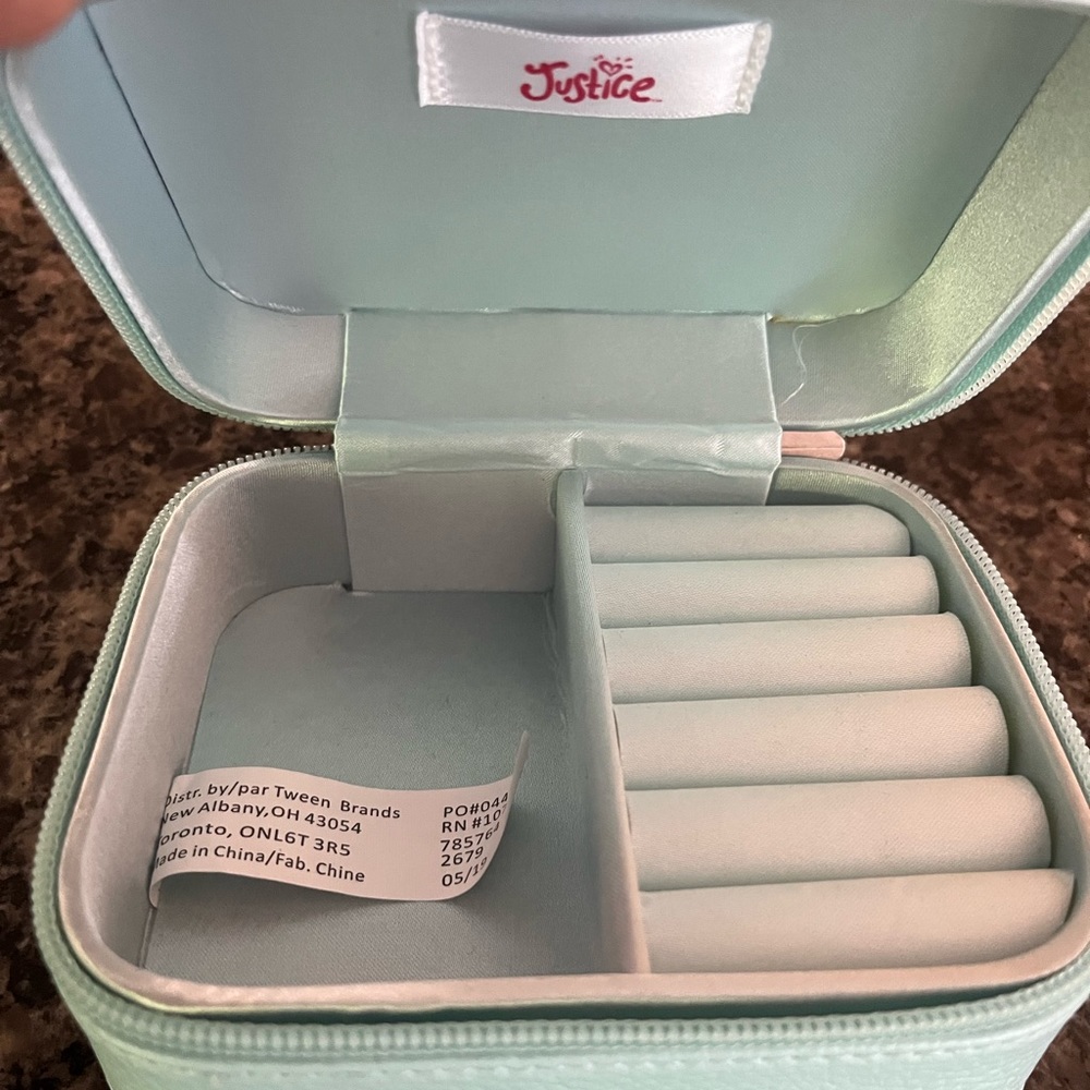 NWOT! Justice “R” Jewelry Box - Picture 2 of 3